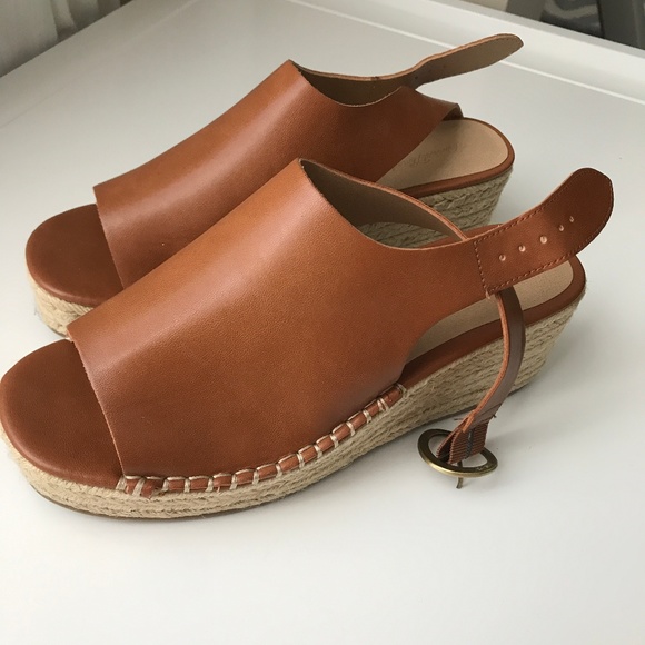 Universal Thread Shoes - Universal Thread Tan Wedges in Size 6